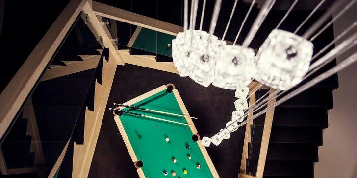 Vo voľnom čase si môžete zahrať biliard.