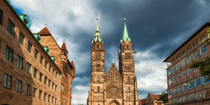 Regensburg vás zaujme zachovalým historickým jádrem a množstvím muzeí či kaváren.