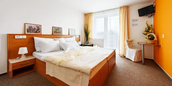 V hotelu vás bude čekat elegantní pokoj s veškerým zázemím, které potřebujete.