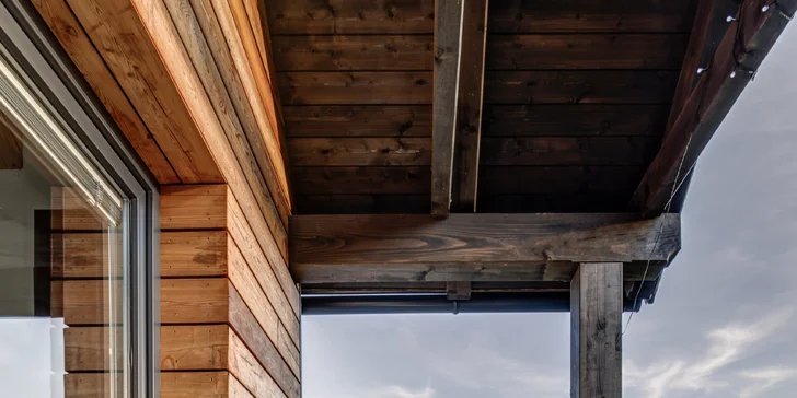 Na terase můžete relaxovat s ranní kávou nebo si večer posedět se sklenkou vína.