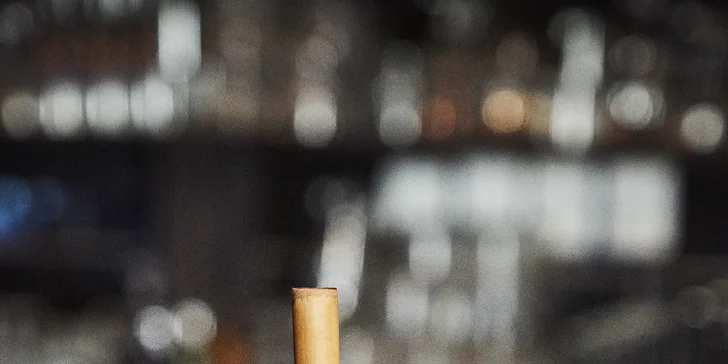 Guitarra Mágica - bílý rum, pomerančová šťáva a tabáková esence.