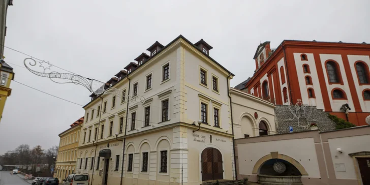Predchádzajúci objekt loketskej požiarnej zbrojnice bol kompletne zrekonštruovaný a patrón hasičov mu poskytol svoje meno.