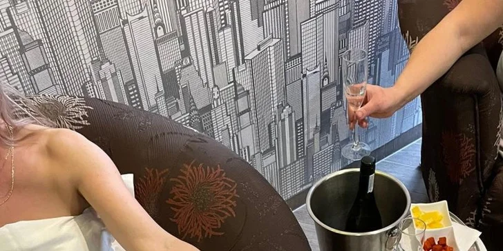 Lambrusco sa podáva počas celého trvania procedúr.