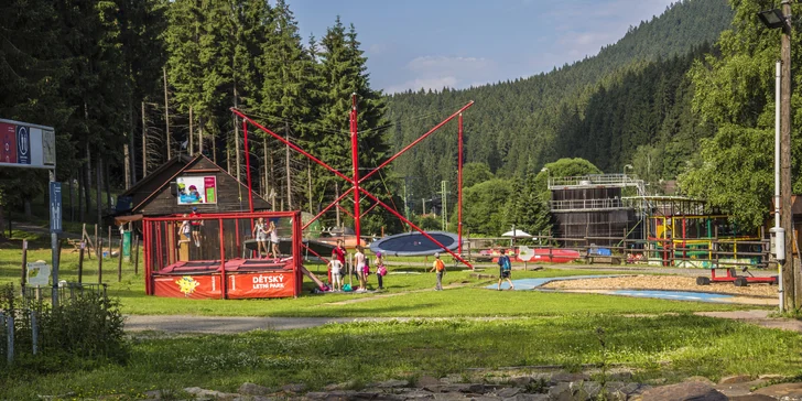 V hotelu je herna, ve které vám děti za příplatek i pohlídají, zatímco si budete užívat třeba relaxaci ve wellness. 