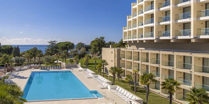 3* hotel Materada Plava Laguna má bazén so sladkou vodou a na pláž je to odtiaľto do 400 metrov.