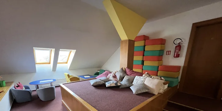 Pro děti tu mají dětský koutek. 