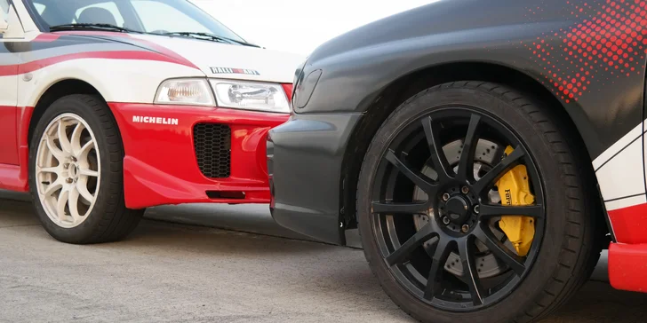 Díky skvěle hodnocené společnosti Showcars na vás čeká divoké Subaru Impreza WRX STI a Mitsubishi Lancer EVO.