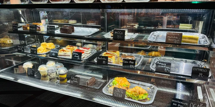 Dort si vyberte ze spousty druhů, v nabídce jsou i bezlepkové dezerty a croissanty.