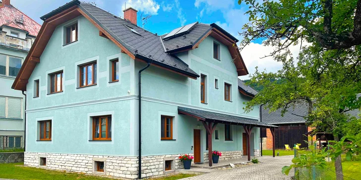 Dovolenka v Jeseníkoch pre celú rodinu: vybavený apartmán a neobmedzený wellness, pri lyžiarskom svahu