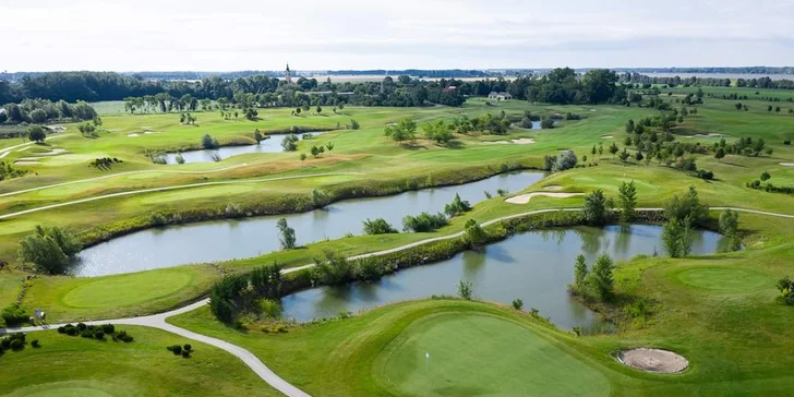 Kurz prebehne v úchvatnom areáli Apex golf club v Báči