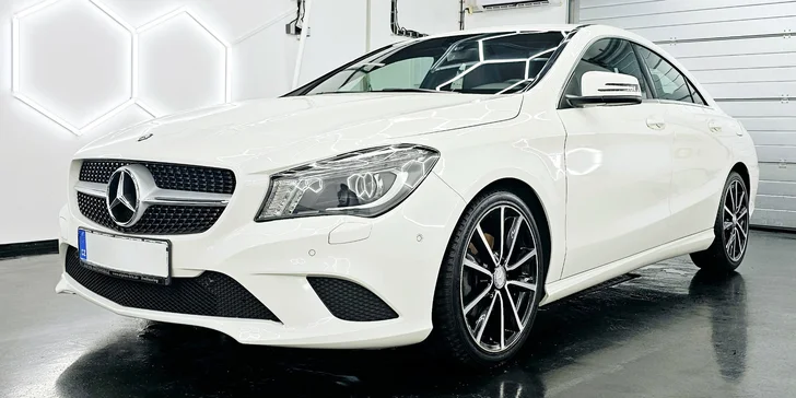 Váš kočár tu ručně umyjí (a to ať už máte osobák, SUV, či MPV), a to včetně vnitřních částí dveří.