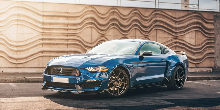 Další kandidát na superrychlou jízdu je Ford Mustang 2018 (340 koní, automatická 10 stupňová převodovka, zadní náhon).
