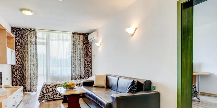 Nedílnou součástí každého pokoje je soukromý balkon.