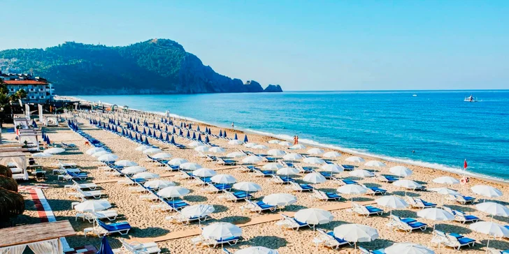 Ubytujte se v Tac Premier Hotel & Spa****, který stojí jen 50 metrů od slavné Kleopatřiny pláže a pár kroků od centra Alanye. 