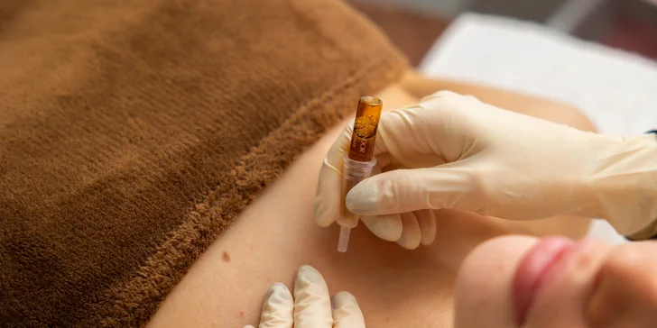 Počas ošetrenia vám bude do pleti aplikované vitamínové sérum POWER C+