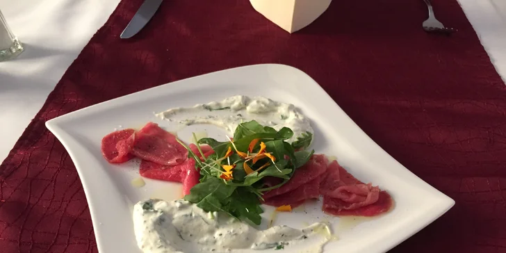 Debužírování zahájíte carpacciem z Anguse.