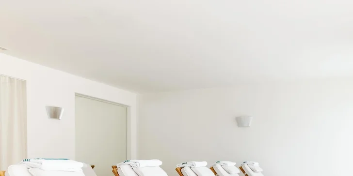Doprajte si oddych vo fínskej saune, bylinnej bio saune s relaxačnými svetlami či soľnom parnom kúpeľi s eukalyptom.