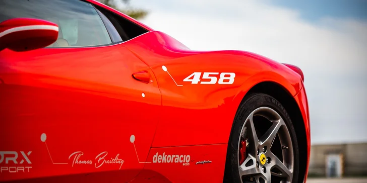 FERRARI 458 ITALIA