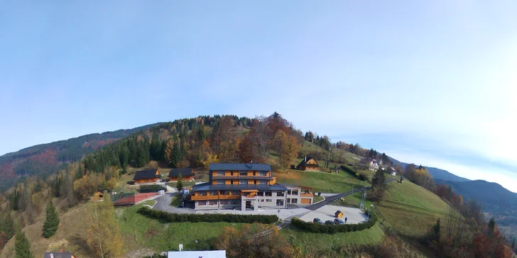 Po horských aktivitách si můžete také oddychnout v altánu s ohništěm nebo ve společenské místnosti hotelu.
