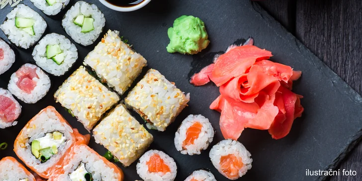 Sushi set s 35 kousky: grilovaná kreveta, losos, tuňák i okurka a avokádo