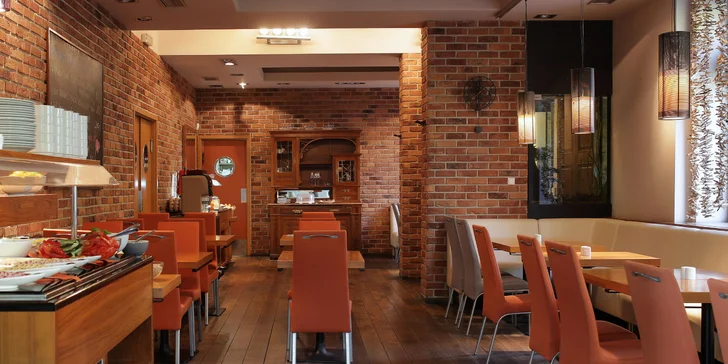 Do restaurace ale klidně zajděte i na oběd.