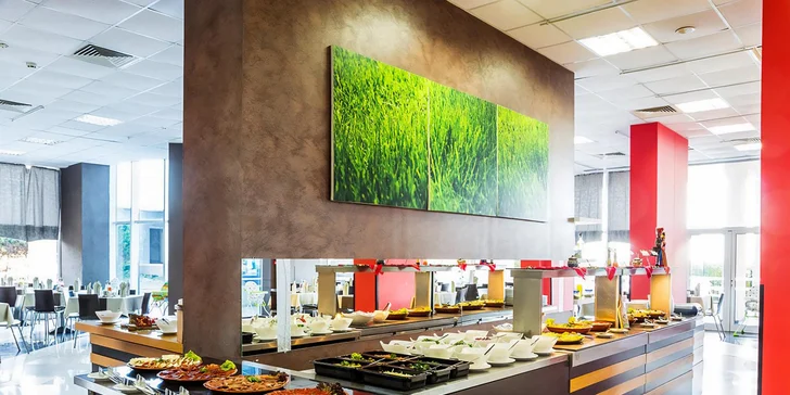 Pro milovníky osvěžení v průběhu slunění je k dispozici stylový lobby bar a snack bar.