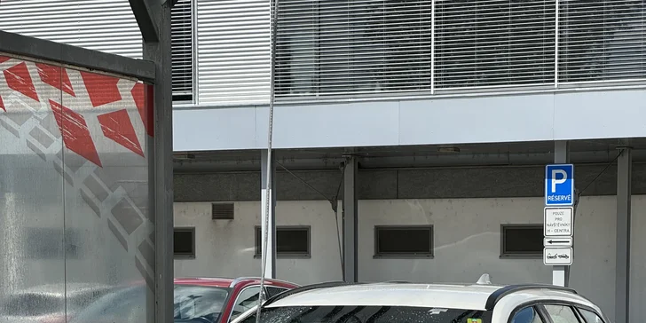 Služba trvá přibližně 15⁠–⁠30 minut podle zvolené varianty a náročnosti vozu.