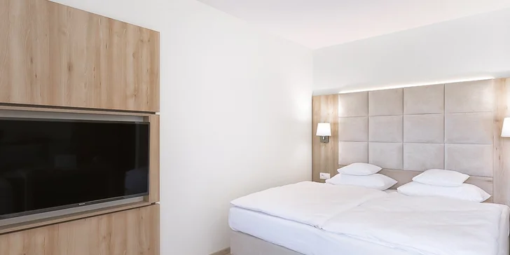 V apartmánech je oddělená ložnice a obývací část, v suitách je jedna velká místnost. Vždy budete mít k dispozici kuchyňský kout. 