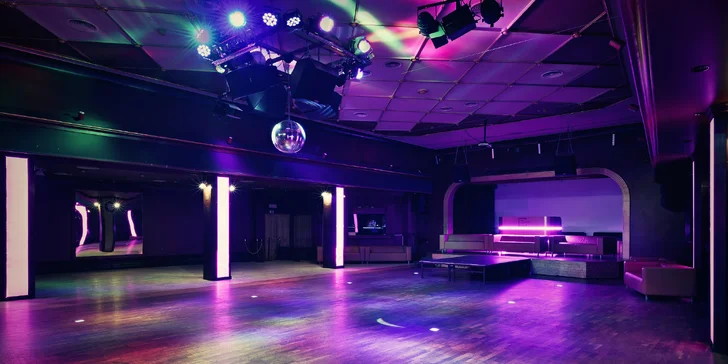 Namísto klasického zimáku na vás čeká prostorný krytý roller rink.