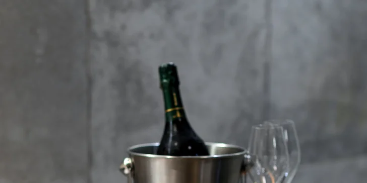  Případně si dopřejte relax s lahví prosecca a tapas. Skvělému zážitku tady nic nebrání!