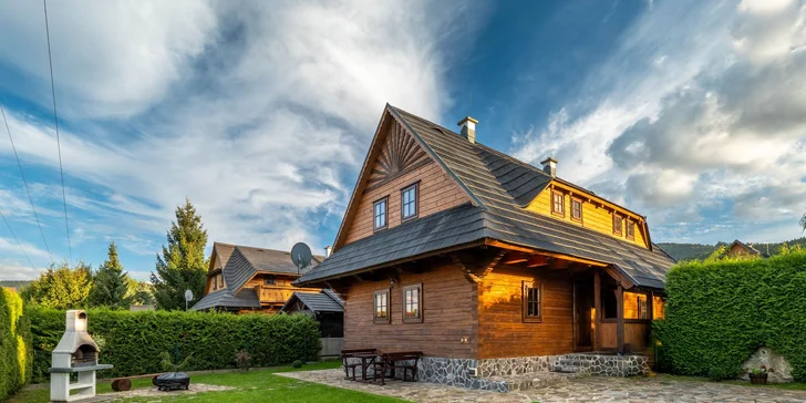 Dřevěnice zasazená v přírodě – soukromí, klid a výhled na hory.