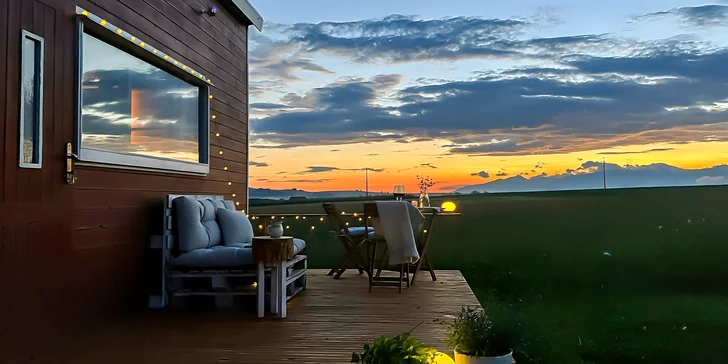 Romantický pobyt v TinyHouse pod Tatrami: výhľad na hory, priestranná terasa