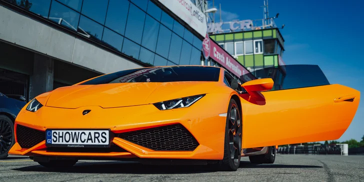 Lamborghini Huracán LP610-4 v boxech na Masarykově Okruhu.