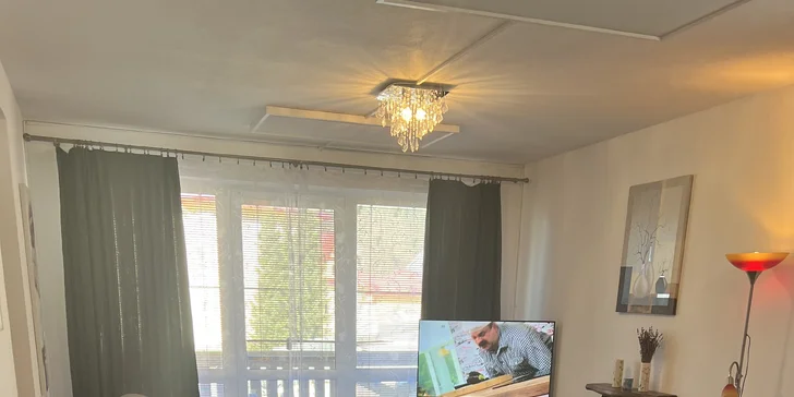 K vybaveniu patrí vždy obývacia miestnosť so satelitnou TV, ktorá je prepojená s kuchyňou a jedálňou (na fotke apartmán 1). 