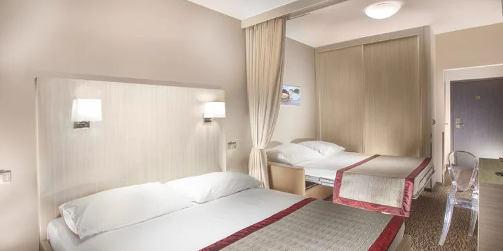 Na výber sú jednolôžkové alebo dvojlôžkové izby a aj rodinný apartmán.
