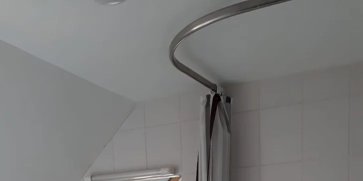 Koupelna v apartmánu je vybavená vanou.