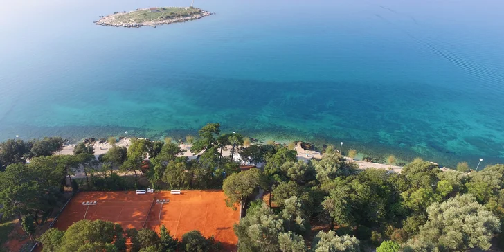 40 km južne od mesta Rijeka sa nachádza Hotel Ruža***.
