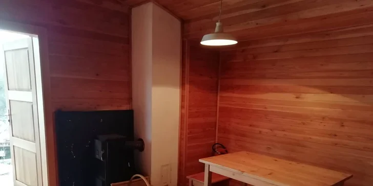 Srub připravený pro 2 až 5 osob.