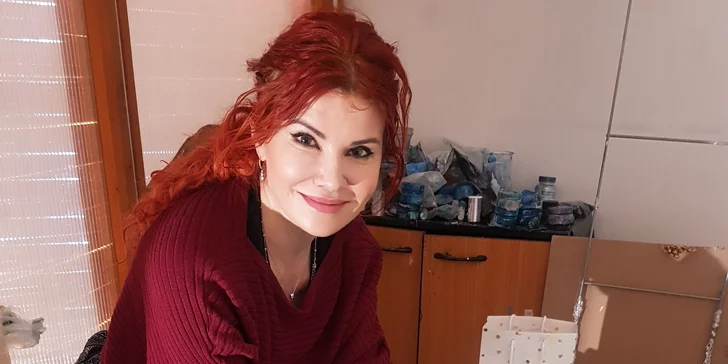 Pravidelná účastnice kurzu, která společně s designérkou vytvořila obraz o délce 2 metry.