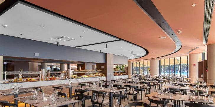 V letovisku Postira vás přivítá moderní 4* hotel s fantastickými výhledy na moře. 