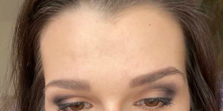 Na kurzu budete mít na líčení k dispozici kosmetiku značky Mary Kay, případně si můžete donést své kosmetické přípravky s sebou. 