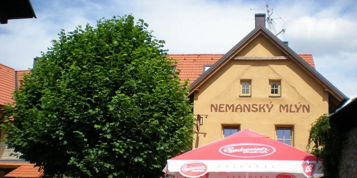 Když bude hezky, neváhejte si vychutnat třeba kávu na venkovní zahrádce.