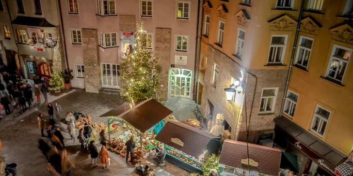 V Innsbrucku budete mít možnost vyjet lanovkou na Hungerburg (za příplatek) – konají se tu adventní trhy a naskytne se vám odsud nádherný výhled na celé město.