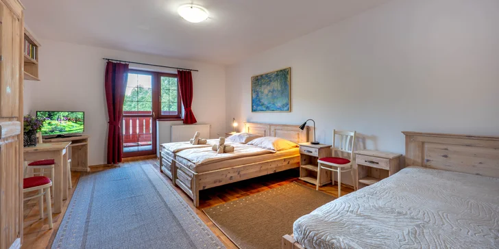 V penzionu se nacházejí dvoulůžkové a třílůžkové pokoje i jeden apartmán.