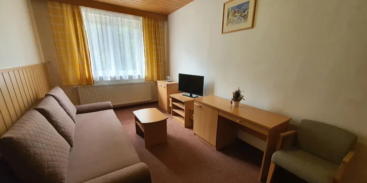 Vyberiete si z ponuky dvoj či trojlôžkových izieb, prípadne apartmánov, ktoré sú vhodné pre štvorčlennú rodinu. 