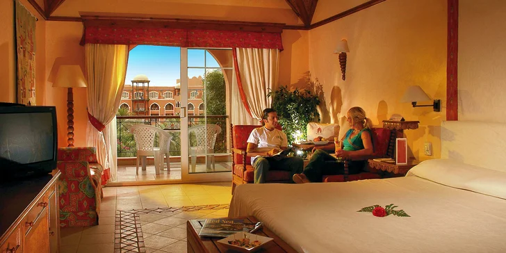 Bydlet budete ve 4* resortu, kde vám připraví dvoulůžkový pokoj Standard. Za příplatek jsou k dispozici i prostornější typy pokojů či rodinný pokoj.