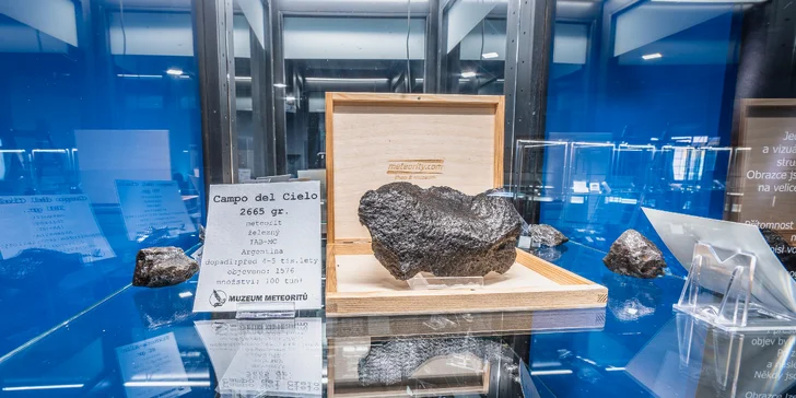 Nechybí ani exponáty z řad padělků a repliky zajímavých meteoritů. 