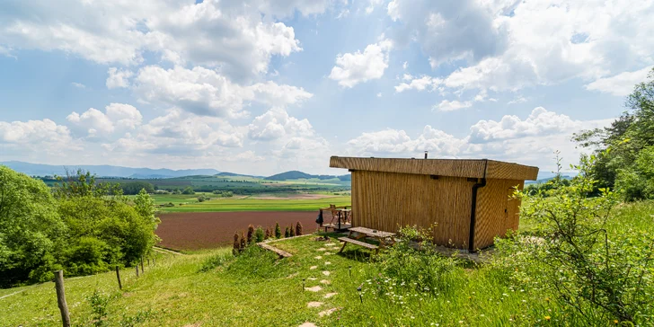 Vo vonkajšom priestore môžete využiť externú solárnu sprchu, domček je tak šetrný voči prírode.