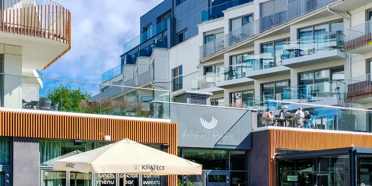 Za hezkého počasí posedíte na venkovní zahrádce restaurace.
