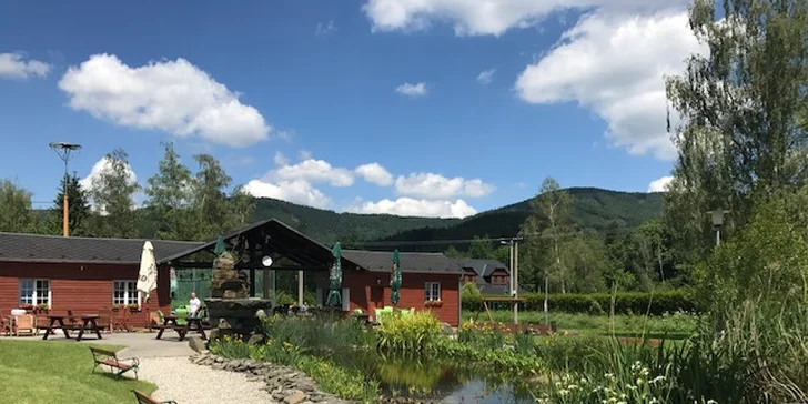 Navštívit můžete i místní restauraci. Dopřejte si tu výbornou večeři po návratu z výletu.